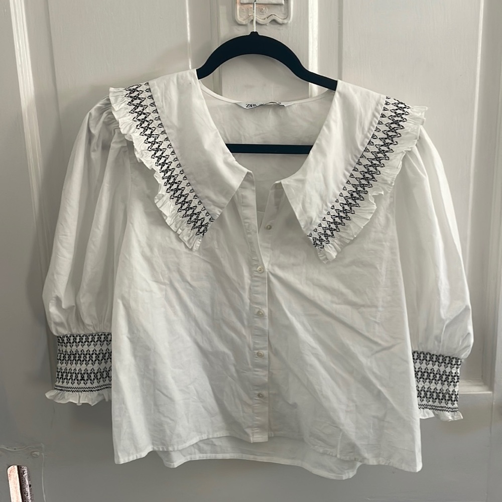 White cotton Zara top with embroidered collar